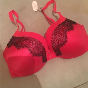 NWT Adorable Red Victoria’s Secret Bombshell bra